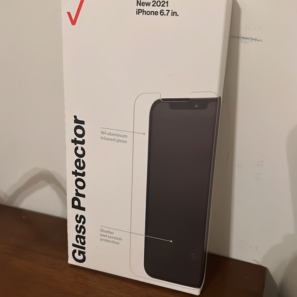 NWT Verizon Blue Light Tempered Glass Screen Protector for iPhone 13 Pro Max - Picture 5 of 10